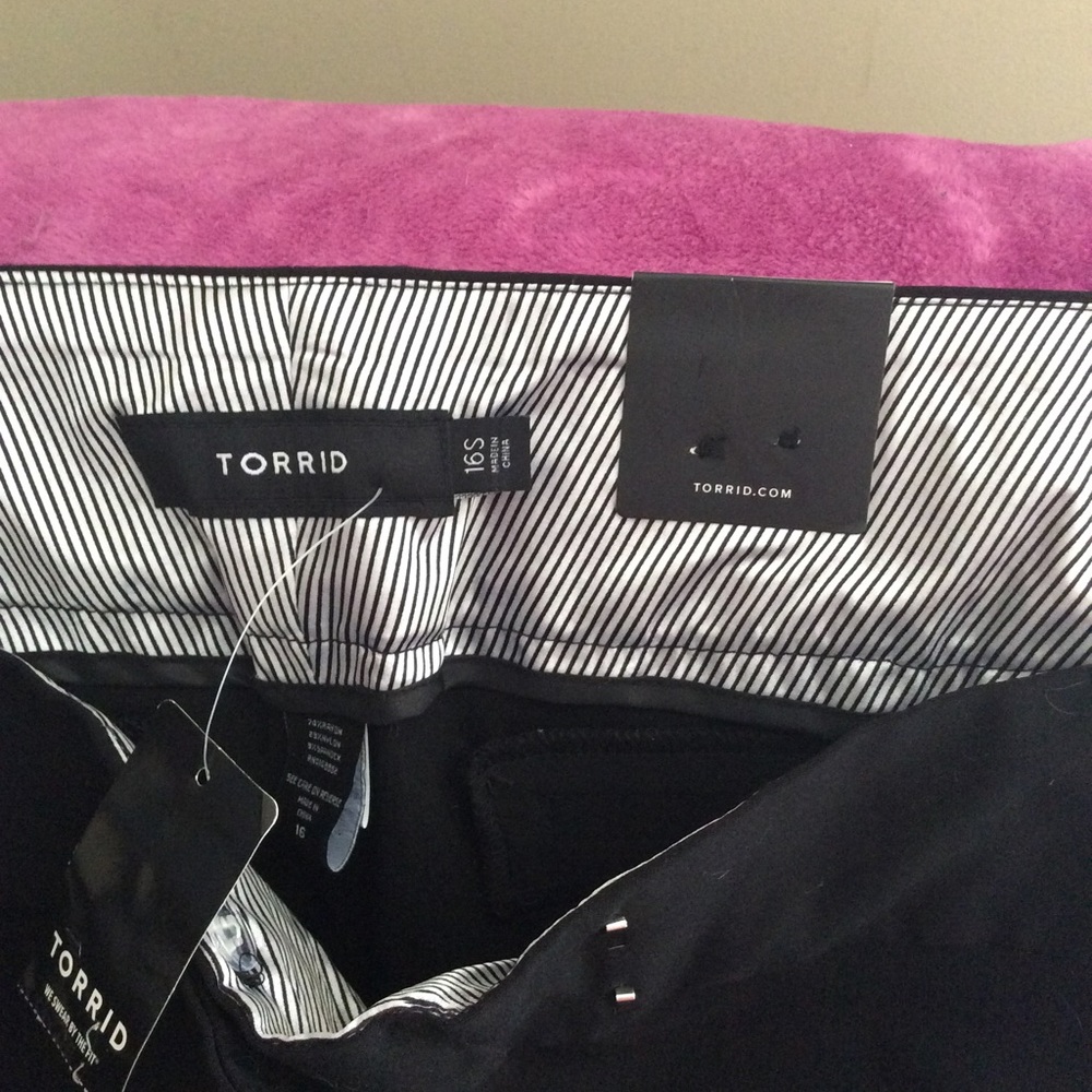 Black Relaxed Trouser Millennium. NWT